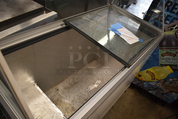 Caravell ISKREM Metal Commercial Ice Cream Dipping Cabinet w/ Sliding Lids and Sneeze Guard on Commercial Casters. 120 Volts, 1 Phase. Tested and Working! - Image 5 of 7