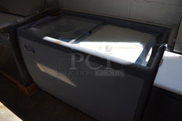 BRAND NEW SCRATCH AND DENT! 2021 Avantco Model 360ADC8HC Metal Commercial Chest Display Freezer w/ 2 Sliding Doors on Commercial Casters. 115 Volts, 1 Phase. 49x28x34.5. Tested and Working! - Image 2 of 7
