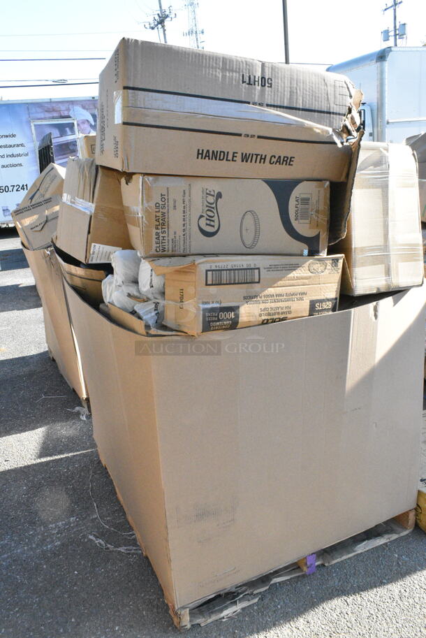 23 BRAND NEW Boxes Including 500LFLAT Choice Clear Flat Lid with Straw Slot - 9, 12, 16, 20, and 24 oz. - 1000/Case, Solo 626TS Clear Flat Lid with Straw Slot - 1000/Case, 127SB32COMBO Choice 32 oz. Clear Plastic Salad Bowl with Lid - 150/Case, 433BR10513C Choice 10" x 5" x 13" Natural Kraft Paper Customizable Shopping Bag with Handles - 250/Case, 50HT1 White Foam Hinged Lid Container, 500CC32P Choice Heavy Duty 32 oz. Pedestal Heavy Weight Clear PET Plastic Cold Cup - 500/Case. 23 Times Your Bid!  - Image 1 of 12