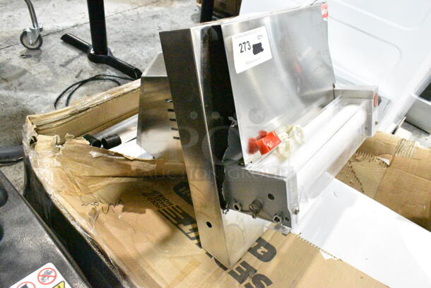 BRAND NEW SCRATCH AND DENT! Estella 348EDS12S 12" Countertop One Stage Dough Sheeter. 115 Volts, 1 Phase. Tested and Working! - Image 3 of 7