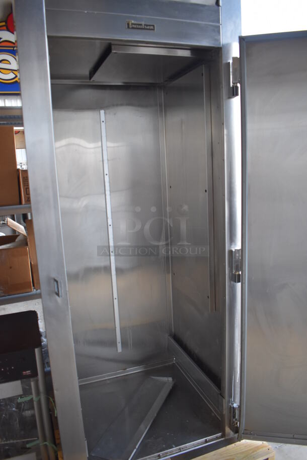 Traulsen RRI132HUT-FHS ENERGY STAR Stainless Steel Commercial Single Door Roll In Rack Cooler w/ Ramp. 115 Volts, 1 Phase. 35.5x35x90. Tested and Working! - Image 5 of 7