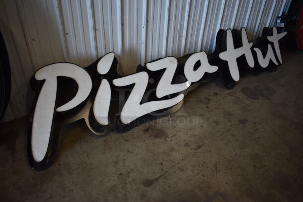Metal Pizza Hut Sign. 118x27x15.