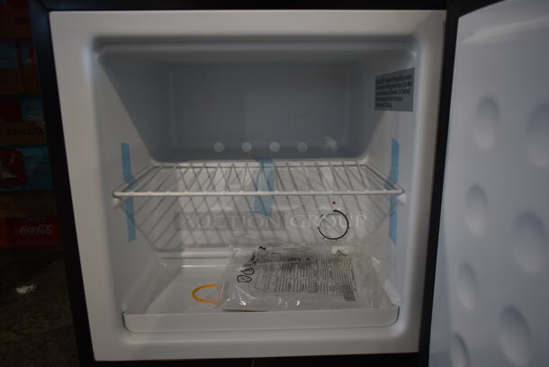 BRAND NEW SCRATCH AND DENT! Whynter CUF-110/CUF-112SS Stainless Steel Mini Freezer. 115 Volts, 1 Phase. Tested and Working! - Image 3 of 5