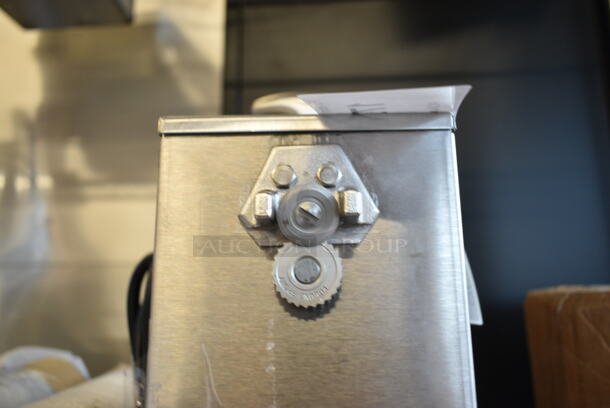 BRAND NEW SCRATCH AND DENT! Edlund 266 Single-Speed Tabletop Electric Can Opener. 120 Volts, 1 Phase. Tested and Working! - Image 4 of 6