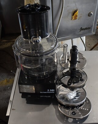 Waring Commercial Countertop Food Processor w/ S Blade, 2 Slicing and 2 Grating Blades. 120 Volts, 1 Phase. Tested and Working!