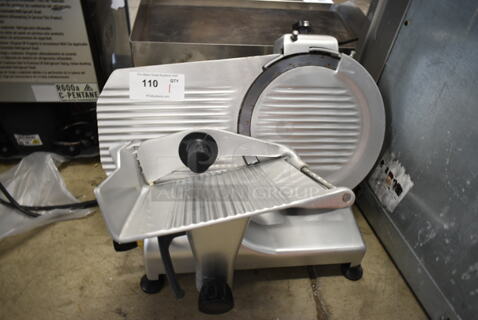 Globe G12 Stainless Steel Commercial Countertop Meat Slicer w/ Blade Sharpener. 115 Volts, 1 Phase. Tested and Working!