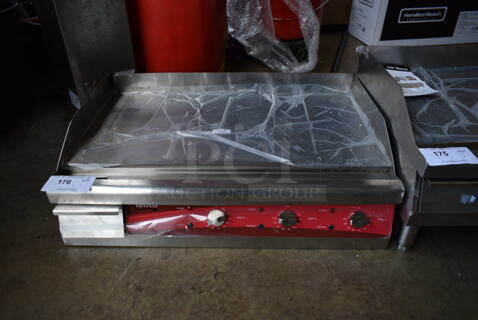 BRAND NEW SCRATCH AND DENT! 2023 Avantco 177EG24N Stainless Steel Commercial Countertop Electric Powered Flat Top Griddle. 208/240 Volts, 1 Phase.