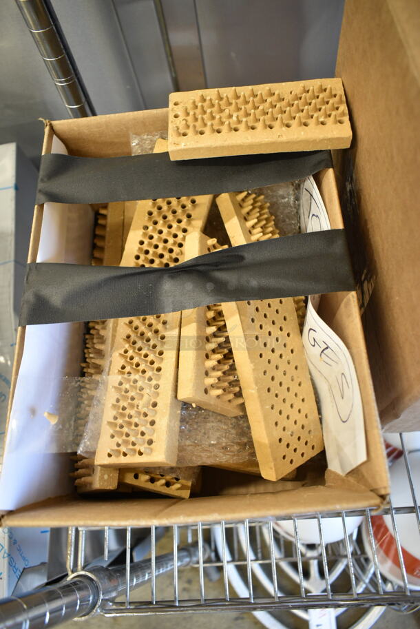 BRAND NEW SCRATCH AND DENT! Box of Approximately 18 HP004087260 Vulcan 00-408726-000G7 Ceramic Set, 18 Pieces - Image 2 of 6