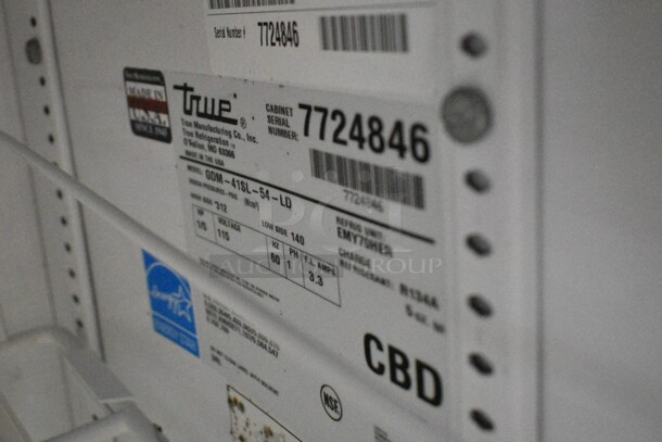 True GDM-41SL-54-LD Metal Commercial 2 Door Reach In Cooler Merchandiser w/ Poly Coated Racks. 115 Volts, 1 Phase. Tested and Working! - Image 6 of 6