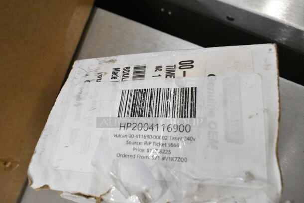 3 BRAND NEW SCRATCH AND DENT! Items Including HP2004116900 Vulcan 00-411690-00002 Timer 240v, HP2004970270 Vulcan 00-913102-00375 KIT,DOOR HNGE,RESTAURANT RANGE, HP0049757200 Vulcan 00-497572-000G2 Drain Pipe. 3 Times Your Bid!  - Image 3 of 7