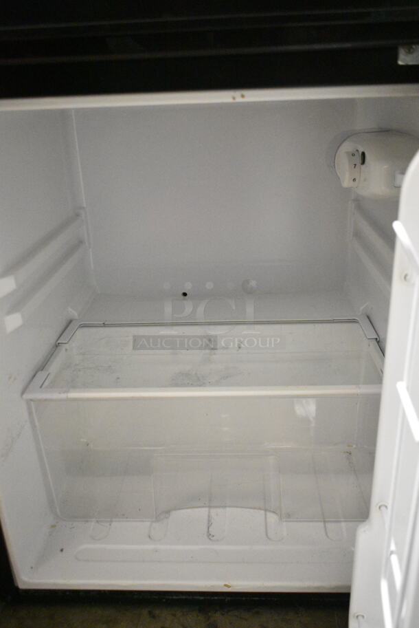 Black & Decker BCD33B Metal Mini Cooler w/ Freezer. 115 Volts, 1 Phase. Tested and Powers On But Does Not Get Cold - Image 4 of 6