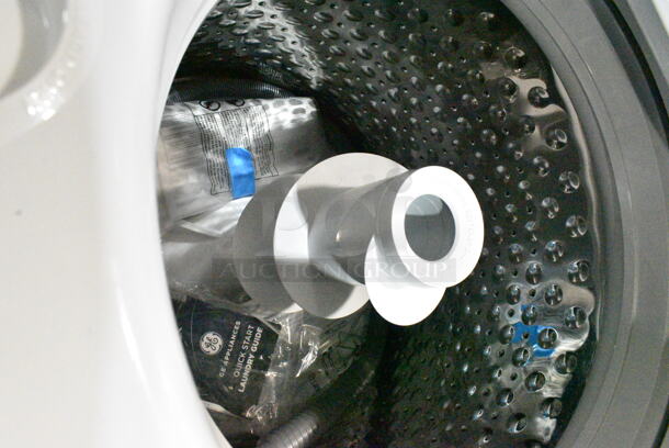 BRAND NEW SCRATCH AND DENT! General Electric GE GTW525ACWOWB  4.3 cu. ft. Top Load Electric Commercial Washer - Free Use. 120 Volts, 1 Phase.  - Image 6 of 9