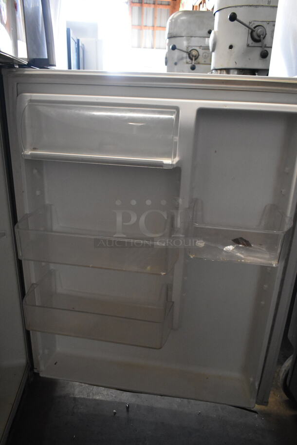 Whirlpool WRT511SZDW00 Metal Cooler Freezer Combo. 115 Volts, 1 Phase. Tested and Powers On But Does Not Get Cold - Image 5 of 6