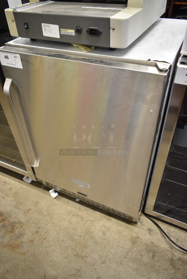 BRAND NEW SCRATCH AND DENT! Whynter BOR-53024-SSW 24" Built-in Outdoor 5.3 cu.ft. Beverage Refrigerator Cooler. 115 Volts 1 Phase. Tested and Working! - Image 3 of 8