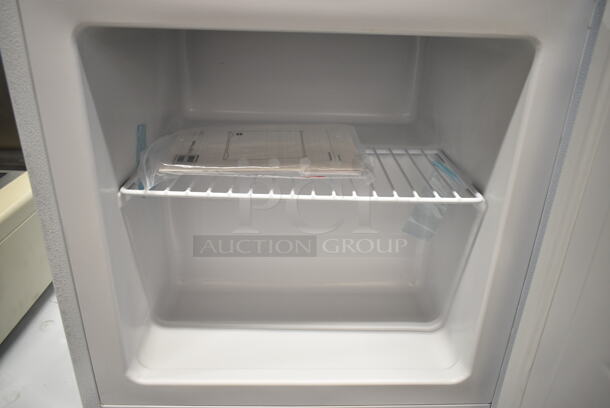 BRAND NEW SCRATCH AND DENT! RCA RFRF110-B Vertical Upright Mini Freezer, 1.1 cu. ft, White. 115 Volts, 1 Phase. Tested and Working! - Image 4 of 6