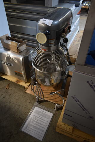 BRAND NEW SCRATCH AND DENT! Avantco 177MX20H Metal Commercial Countertop 20 Quart Planetary Dough Mixer w/ Stainless Steel Mixing Bowl, Bowl Guard and Dough Hook Attachment. 120 Volts, 3 Phase. Tested and Working!