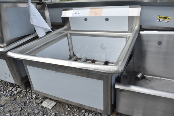 BRAND NEW SCRATCH AND DENT! Steelton 522CS12424 29 1/2" 18-Gauge Stainless Steel One Compartment Commercial Sink without Drainboard - 24" x 24" x 12" Bowl - Image 3 of 6