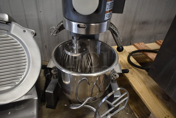 BRAND NEW SCRATCH AND DENT! Avantco MX10H Metal Commercial Countertop 10 Quart Planetary Dough Mixer w/ Stainless Steel Mixing Bowl, Bowl Guard, Dough Hook, Paddle and Whisk Attachments. 120 Volts, 1 Phase. Tested and Working! - Image 6 of 10