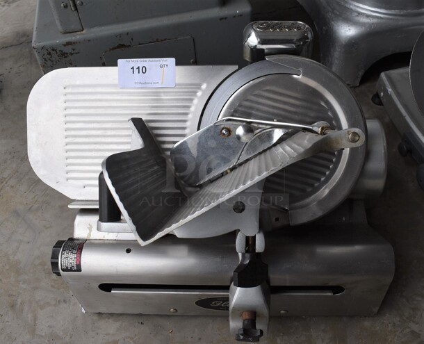 Globe Model 500L Stainless Steel Commercial Countertop Automatic Meat Slicer w/ Blade Sharpener. 115 Volts, 1 Phase. 26x22x19. Tested and Working!