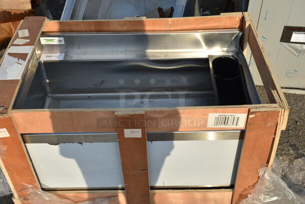 BRAND NEW SCRATCH AND DENT! Regency 600IB2136C7 21" x 36" Underbar Ice Bin with 7 Circuit Post-Mix Cold Plate and Bottle Holders - Image 2 of 7