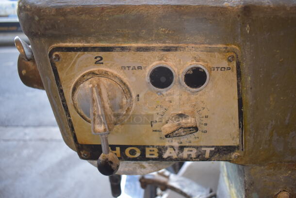 Hobart D-300-T Metal Commercial Floor Style 30 Quart Planetary Dough Mixer w/ Stainless Steel Mixing Bowl, Dough Hook and Whisk Attachments. 115 Volts, 1 Phase. 22x21x45. Tested and Working! - Image 4 of 7