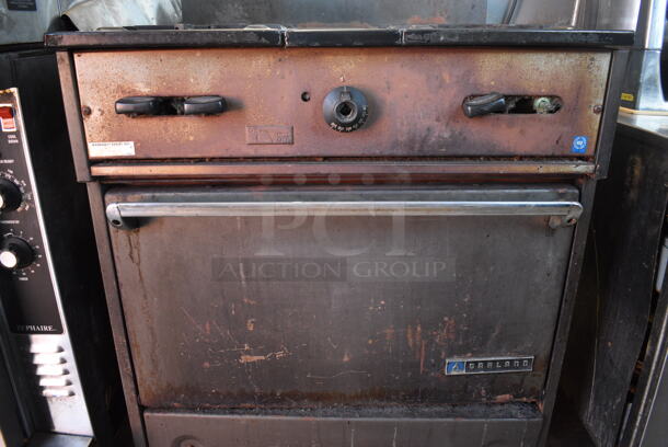 Garland Metal Commercial Propane Gas Powered 4 Burner Range w/ Oven and Gas Hose. 30x31x40.5 - Image 6 of 6