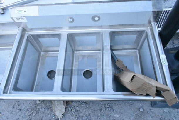 BRAND NEW SCRATCH AND DENT! Regency 600S31220 16-Gauge Stainless Steel Three Compartment Commercial Sink with Galvanized Steel Legs - 12" x 20" x 12" Bowls - Image 2 of 6