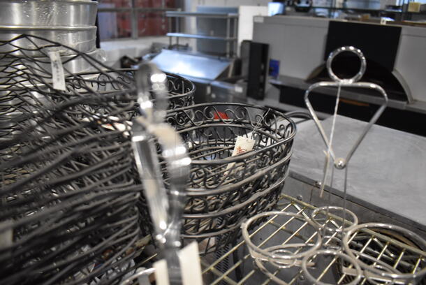 ALL ONE MONEY! Tier Lot of Various BRAND NEW Items Including Muffin Baking Pan, Round Baking Pans and Wire Bread Baskets - Image 5 of 6