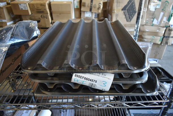 ALL ONE MONEY! Lot of 7 BRAND NEW! Items Including 2 895SF01674 Sasa Demarle Flexipan&#174; Air SF-01674 Silicone 15 Compartment Tartlet Mold - 3 3/4" x 3 3/4" x 1" Cavities, 3 895EF6604575 Sasa Demarle EF660457-5-00 5 Loaf Glazed Eurogliss Baguette / French Bread Pan - 26" x 3" x 1" Compartments, 28 Cup Baking Pan.  - Image 4 of 8