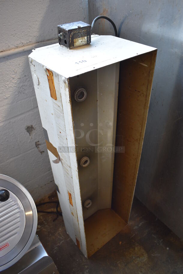 Crescent Metal Light Fixture. 36x11x9 - Image 2 of 5