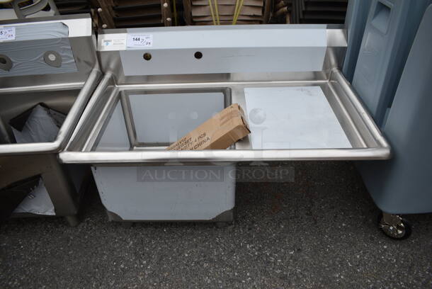 BRAND NEW SCRATCH AND DENT! Steelton 522CS11818R 38 3/4" 18-Gauge Stainless Steel One Compartment Commercial Sink with Right Drainboard - 18" x 18" x 12" Bowl - Image 2 of 8