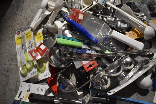 ALL ONE MONEY! Crate of Various BRAND NEW Items Including Tongs, Ladles, Scissors and Hollowick Liquid Candles - Image 6 of 7