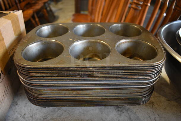 ALL ONE MONEY! Lot of 20 Metal 6 Cup Muffin Baking Pans. 13.5x9x3, 13.5x9x1.5 - Image 4 of 6