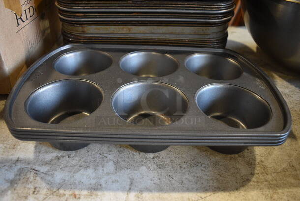 ALL ONE MONEY! Lot of 20 Metal 6 Cup Muffin Baking Pans. 13.5x9x3, 13.5x9x1.5 - Image 5 of 6