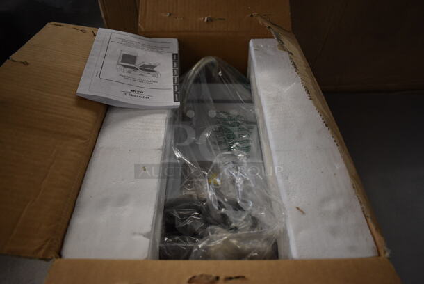 BRAND NEW IN BOX! Electrolux Model DGR-10 Stainless Steel Commercial Countertop Panini Press. 120 Volts, 1 Phase. - Image 3 of 6