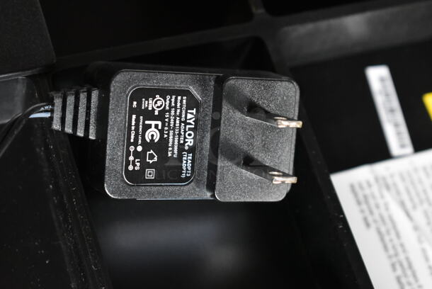 BRAND NEW SCRATCH AND DENT! Taylor TE30WD Stainless Steel Commercial Countertop Battery Powered Scale. - Image 10 of 11