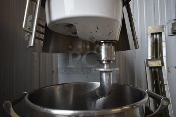 BRAND NEW! 2016 Sabitech MIPL40STR Metal Commercial Floor Style 40 Quart Planetary Dough Mixer w/ Stainless Steel Mixing Bowl, Bowl Guard, Dough Hook, Paddle and Whisk Attachments. 220 Volts, 3 Phase.  - Image 5 of 10