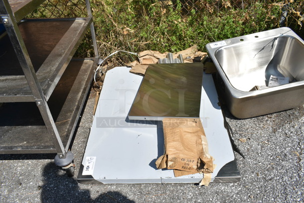 BRAND NEW SCRATCH AND DENT! Regency 600TS3036S 30" x 36" 16-Gauge 304 Stainless Steel Commercial Work Table with Undershelf - Image 2 of 5
