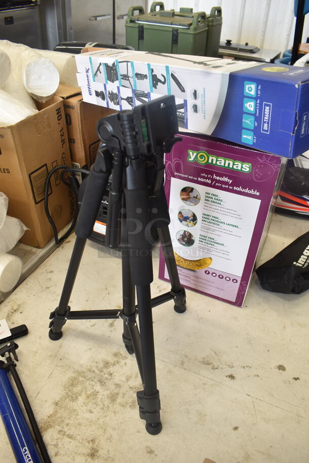 BRAND NEW IN BOX! Ultimax 60" Tripod Ultimate Series - Image 3 of 4