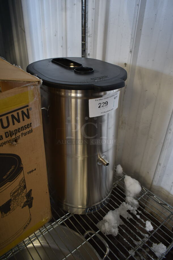 BRAND NEW SCRATCH AND DENT! Bunn 34100.0002 TDO-4 4 Gallon Iced Tea Dispenser with Brew-Through Lid - Image 2 of 6