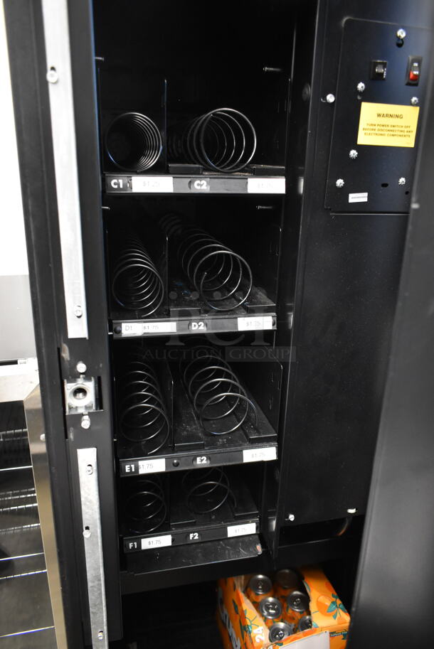 Metal Commercial Vending Machine w/ Cash Acceptor and Key. Tested and Working! - Image 6 of 12