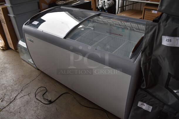 BRAND NEW! KoolMore Model MCF-16C Metal Chest Freezer Merchandiser w/ White Poly Coated Baskets on Commercial Casters. 115 Volts, 1 Phase. 60x28x35. Tested and Working! - Image 3 of 7