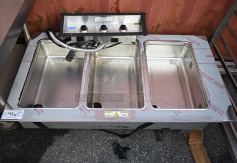 Randell 9560 Stainless Steel Commercial Electric Powered 3 Bay Steam Table. 208 Volts, 1 Phase.