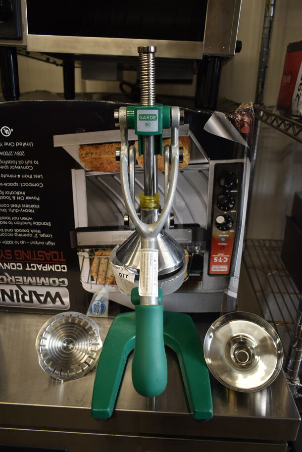 BRAND NEW SCRATCH AND DENT! Garde Metal Commercial Countertop Manual Juicer / Juice Press. Tested and Working!