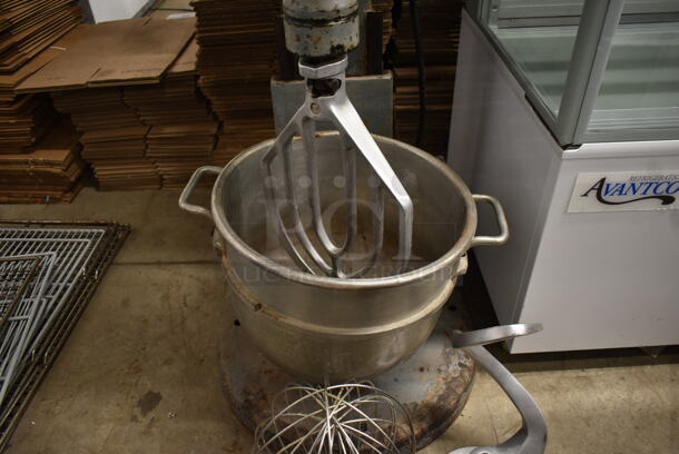 Hobart S-301 Metal Commercial 30 Quart Planetary Dough Mixer w/ Metal Mixing Bowl, Dough Hook, Paddle and Whisk Attachments. 115 Volts, 1 Phase. Tested and Working! - Image 3 of 9