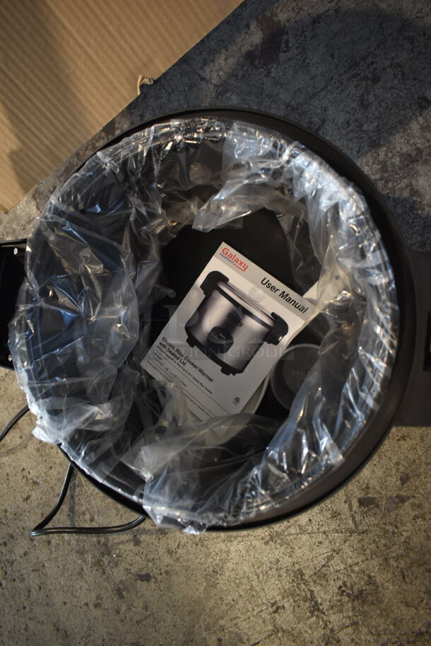 BRAND NEW SCRATCH AND DENT! Galaxy 177GRSC60 Stainless Steel 60 Cup Rice Cooker. 120 Volts, 1 Phase. Tested and Working! - Image 10 of 11