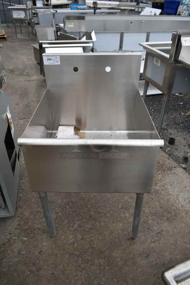 BRAND NEW SCRATCH AND DENT! Stainless Steel Commercial Single Bay Sink. - Image 1 of 4