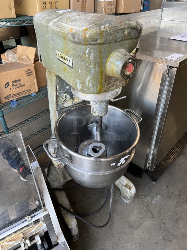 Hobart D-300-T Metal Commercial Floor Style 30 Quart Planetary Dough Mixer w/ Stainless Steel Mixing Bowl, Dough Hook and Whisk Attachments. 115 Volts, 1 Phase. 22x21x45. Tested and Working! - Image 3 of 7