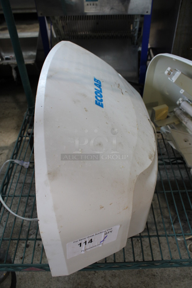 Ecolab White Poly Wall Mount Bug Zapper. 24x11.5x9. Tested and Working! - Image 2 of 3