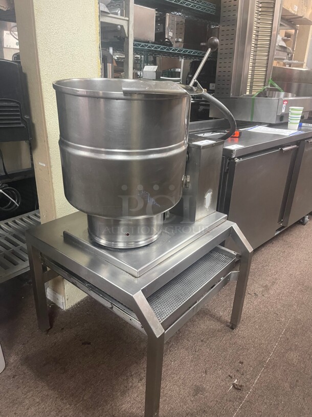 Working! Groen 10 Gal. Commercial Steam Kettle Electric 220 Volt 3 Phase NSF Tested and Working!  - Image 1 of 9